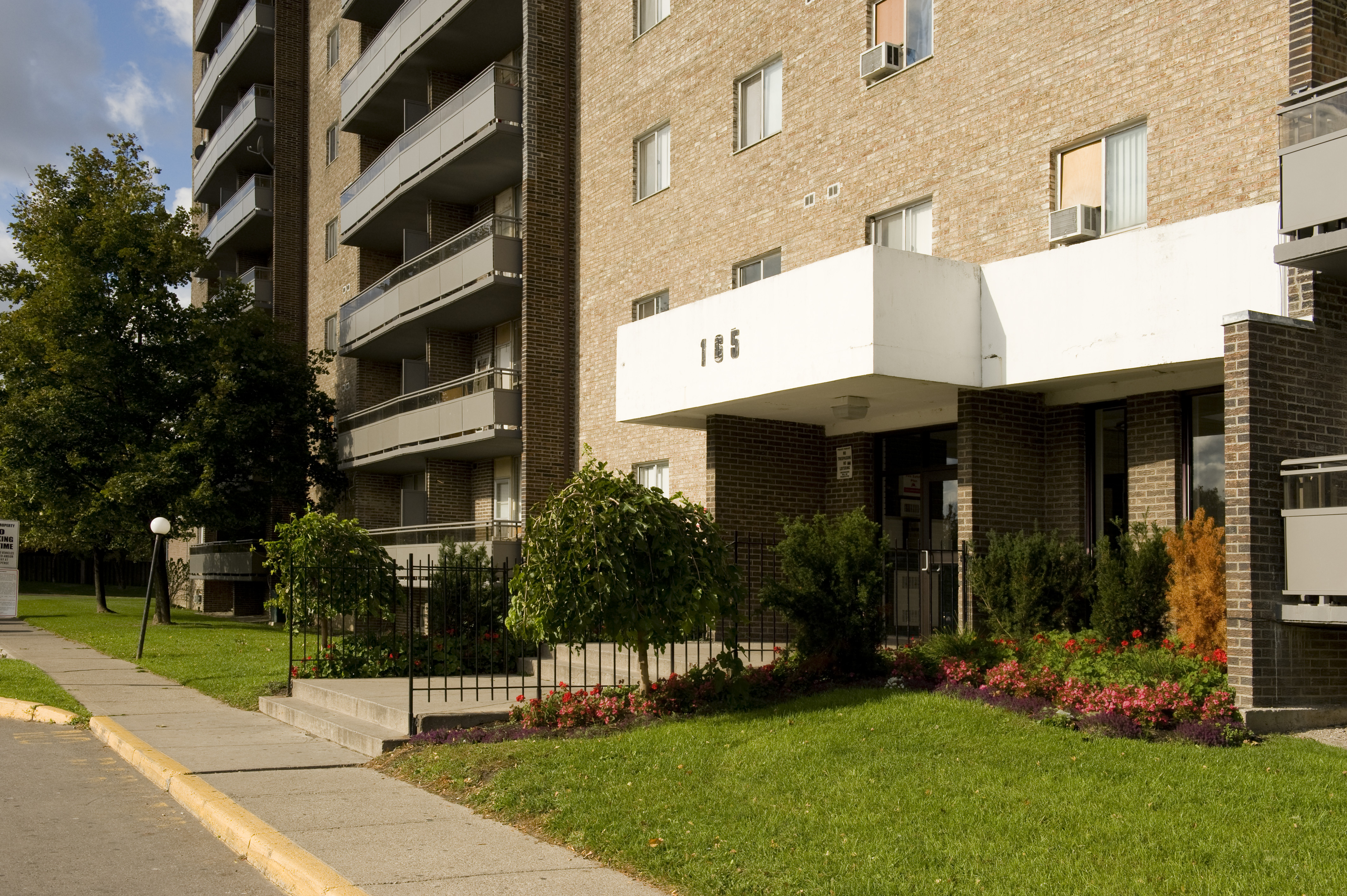 165 Kennedy Road, Brampton, ON L6W 3L3 — photo 2