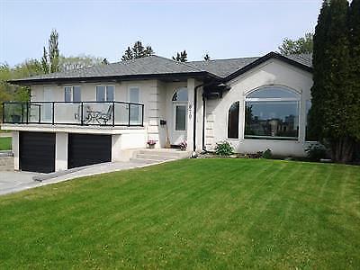 670 Sask Cres E, Saskatoon Executive Home | 3 Bedrooms | 3 Bathrooms