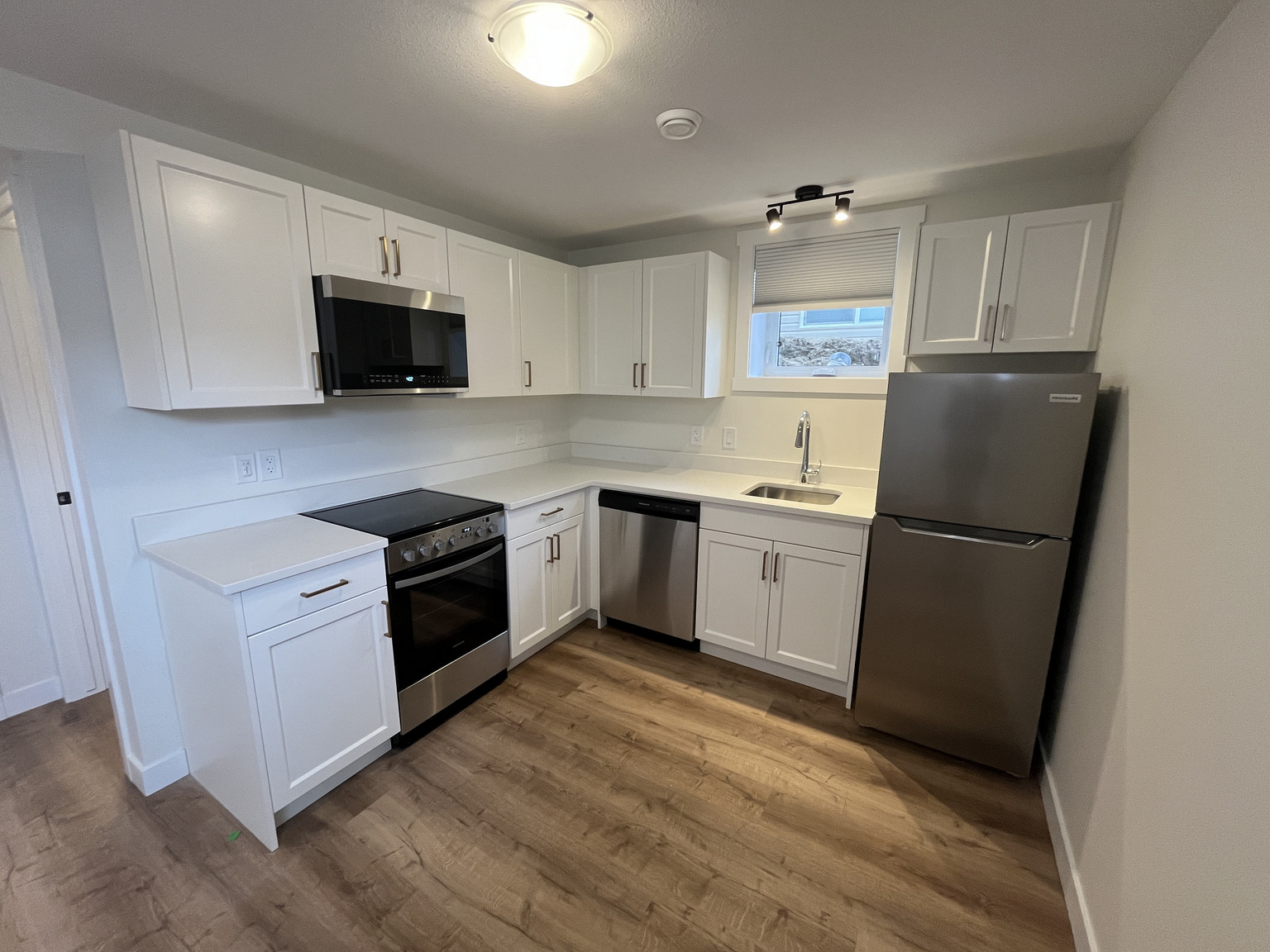 1 Bedroom | 1 Bathroom | Lower Unit 119 Taube Avenue  - Photo 8