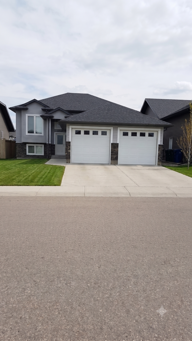 1315B Pohorecky Cres