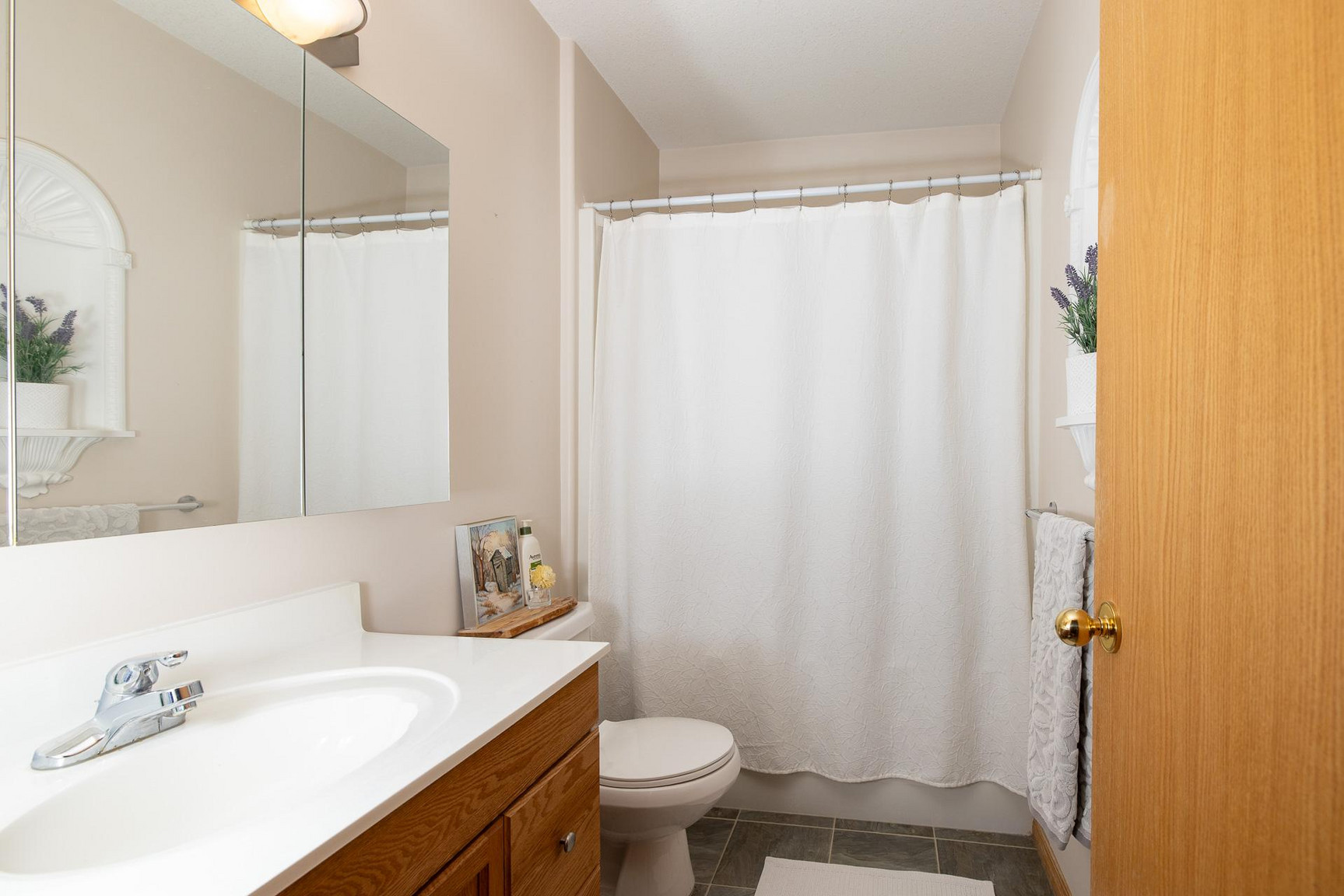 670 Sask Cres E, Saskatoon Executive Home | 3 Bedrooms | 3 Bathrooms - Photo 10