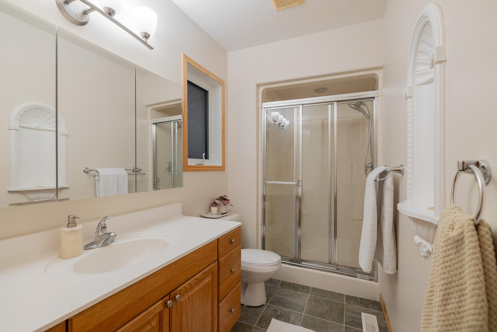 670 Sask Cres E, Saskatoon Executive Home | 3 Bedrooms | 3 Bathrooms - Photo 12