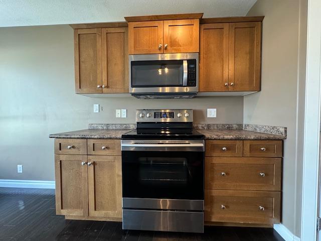 110 Meadowlark Park, Warman 2-Storey Semi Detached | 3 Bedrooms + Bonus Room - Photo 11