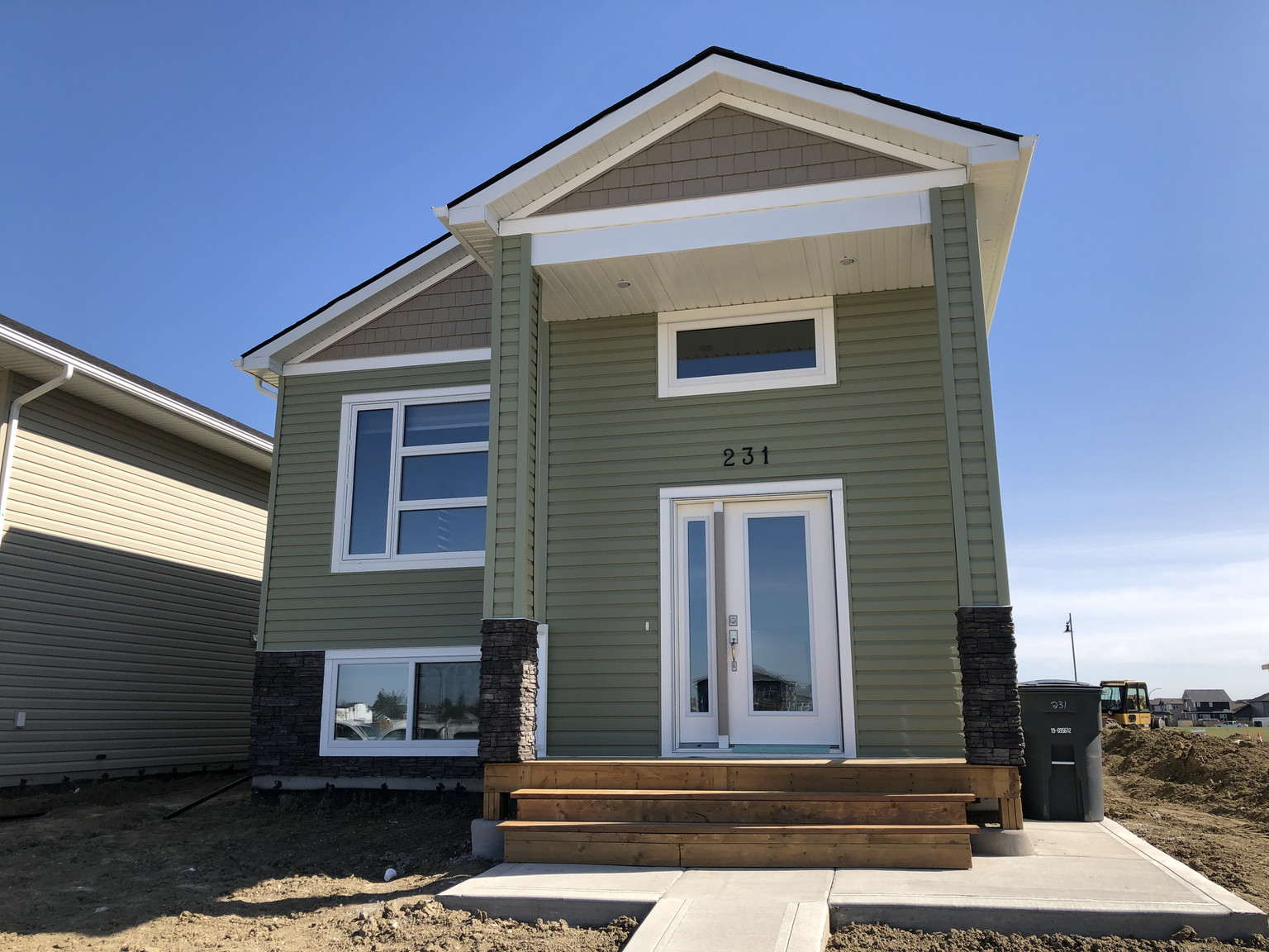 2 Bedroom | 1 Bathroom | Lower Unit 231 McArthur Crescent