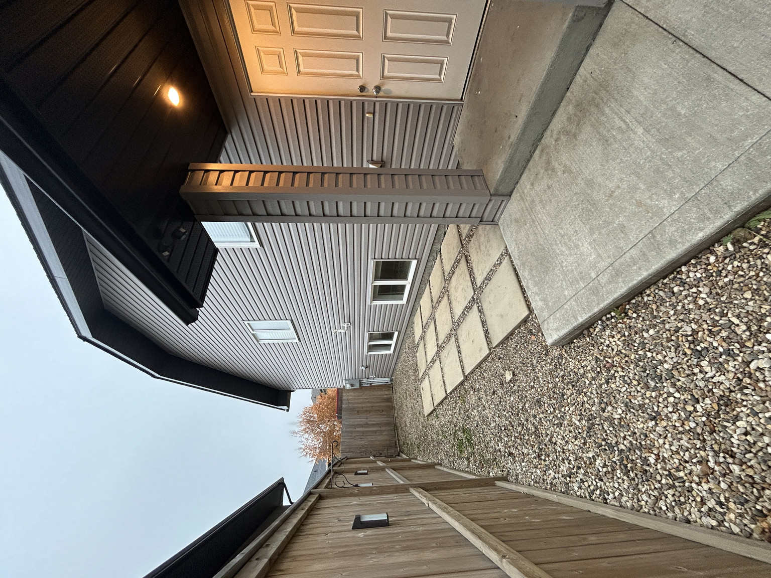 B - 762 Hargreaves Cres, Saskatoon Suite | 2 Bedrooms | 1 Bathroom - Photo 4