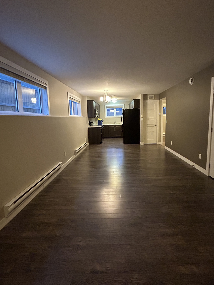B - 762 Hargreaves Cres, Saskatoon Suite | 2 Bedrooms | 1 Bathroom - Photo 12