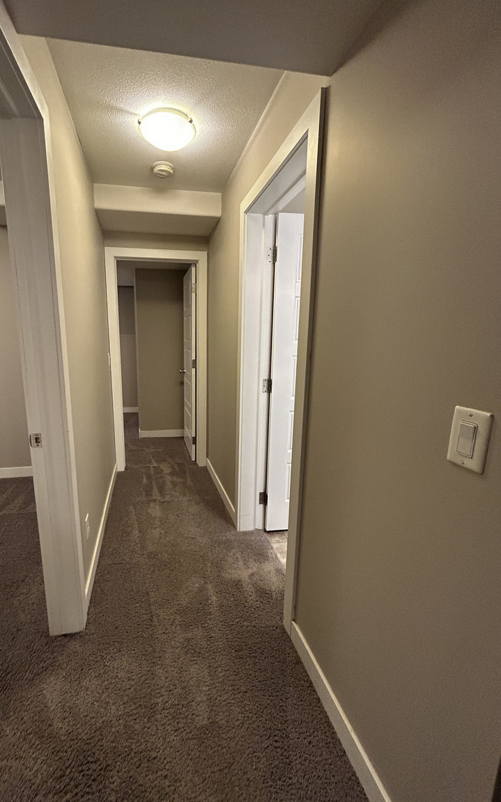 B - 762 Hargreaves Cres, Saskatoon Suite | 2 Bedrooms | 1 Bathroom - Photo 26