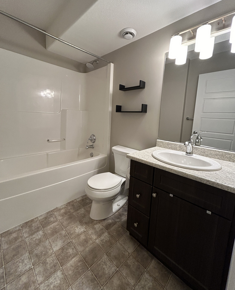B - 762 Hargreaves Cres, Saskatoon Suite | 2 Bedrooms | 1 Bathroom - Photo 32