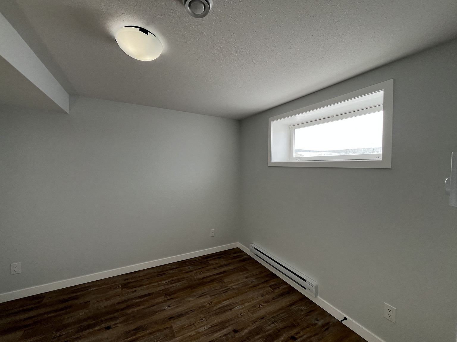 B - 138 Kostuik Crescent, SaskatoonSuite | 2 Bedrooms | 1 Bathroom - Photo 3