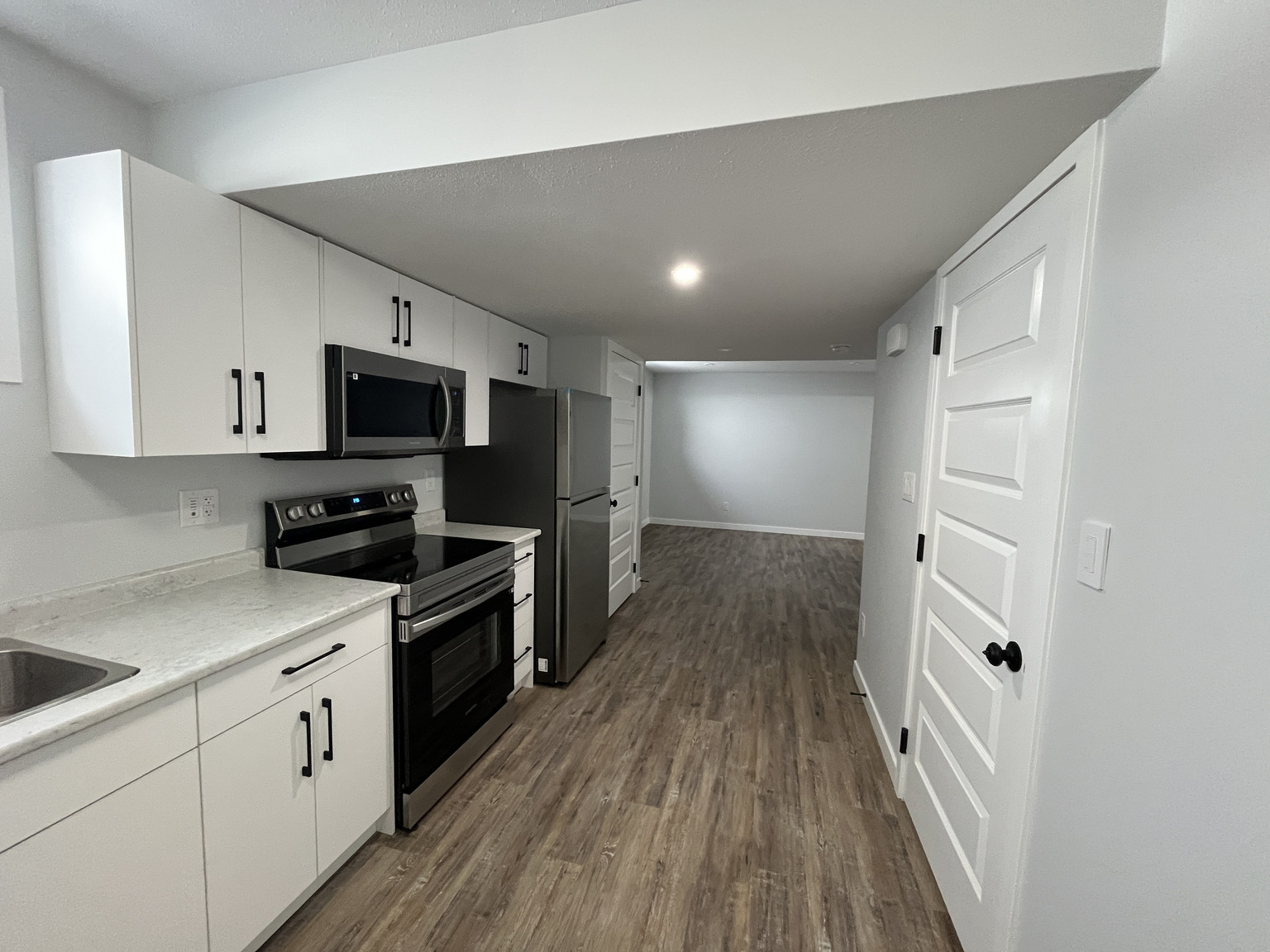 B - 138 Kostuik Crescent, SaskatoonSuite | 2 Bedrooms | 1 Bathroom - Photo 9