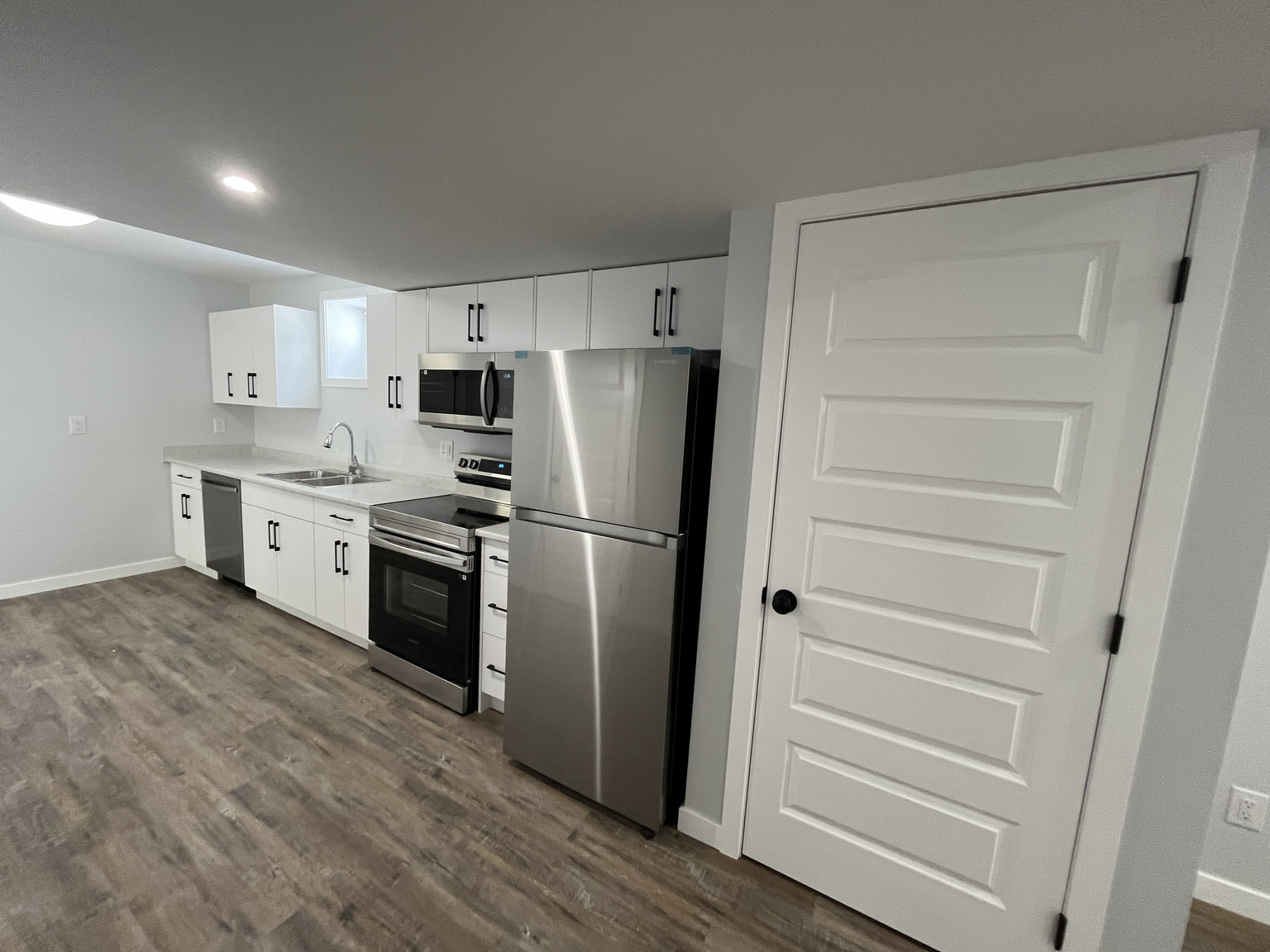 B - 138 Kostuik Crescent, SaskatoonSuite | 2 Bedrooms | 1 Bathroom - Photo 11