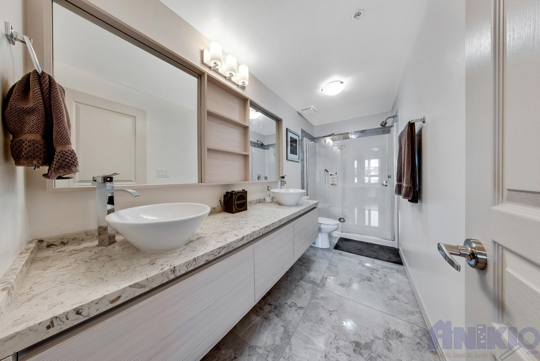 Modern Condo | 2 Bedrooms | 2 Bathrooms - Photo 3