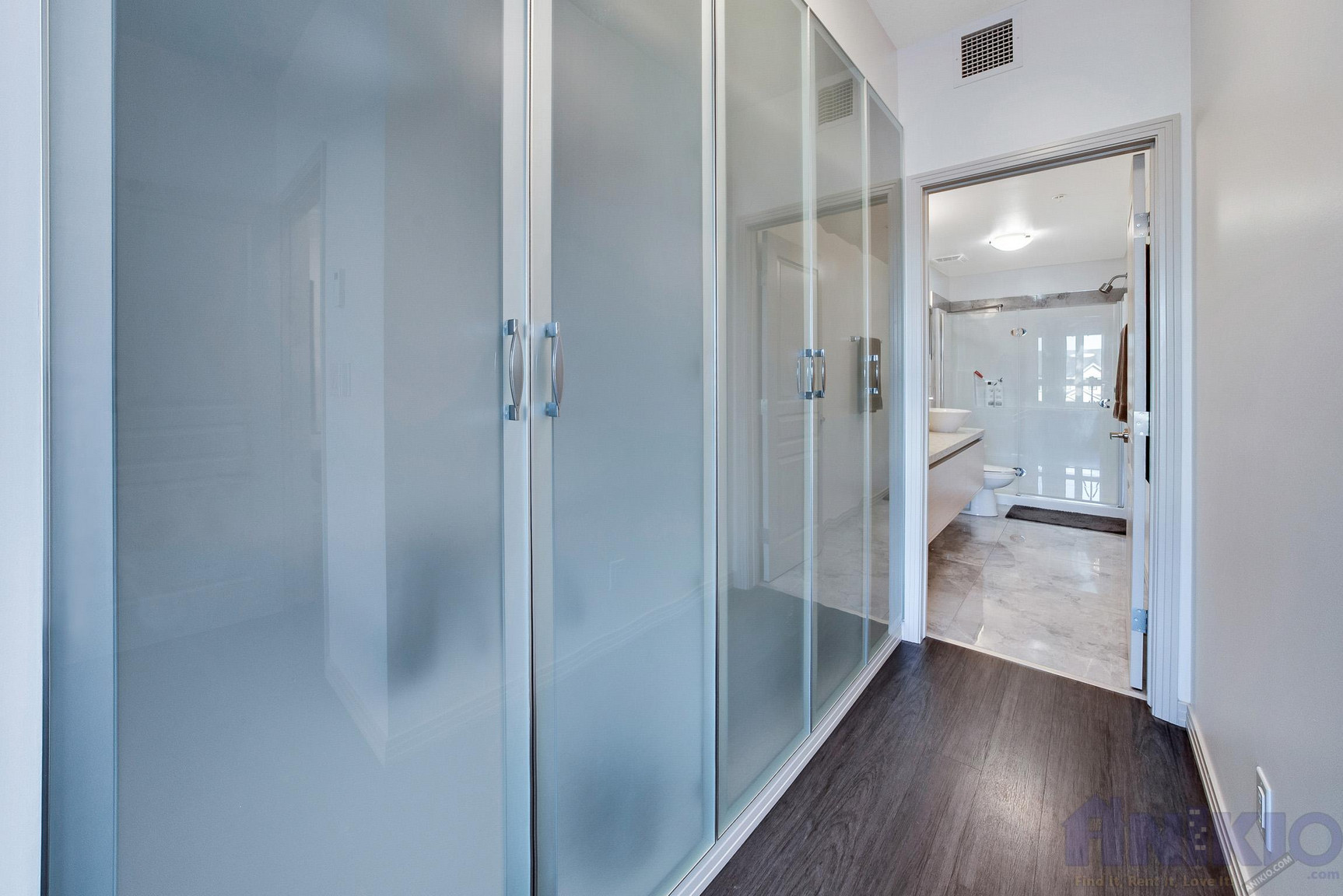 Modern Condo | 2 Bedrooms | 2 Bathrooms - Photo 4