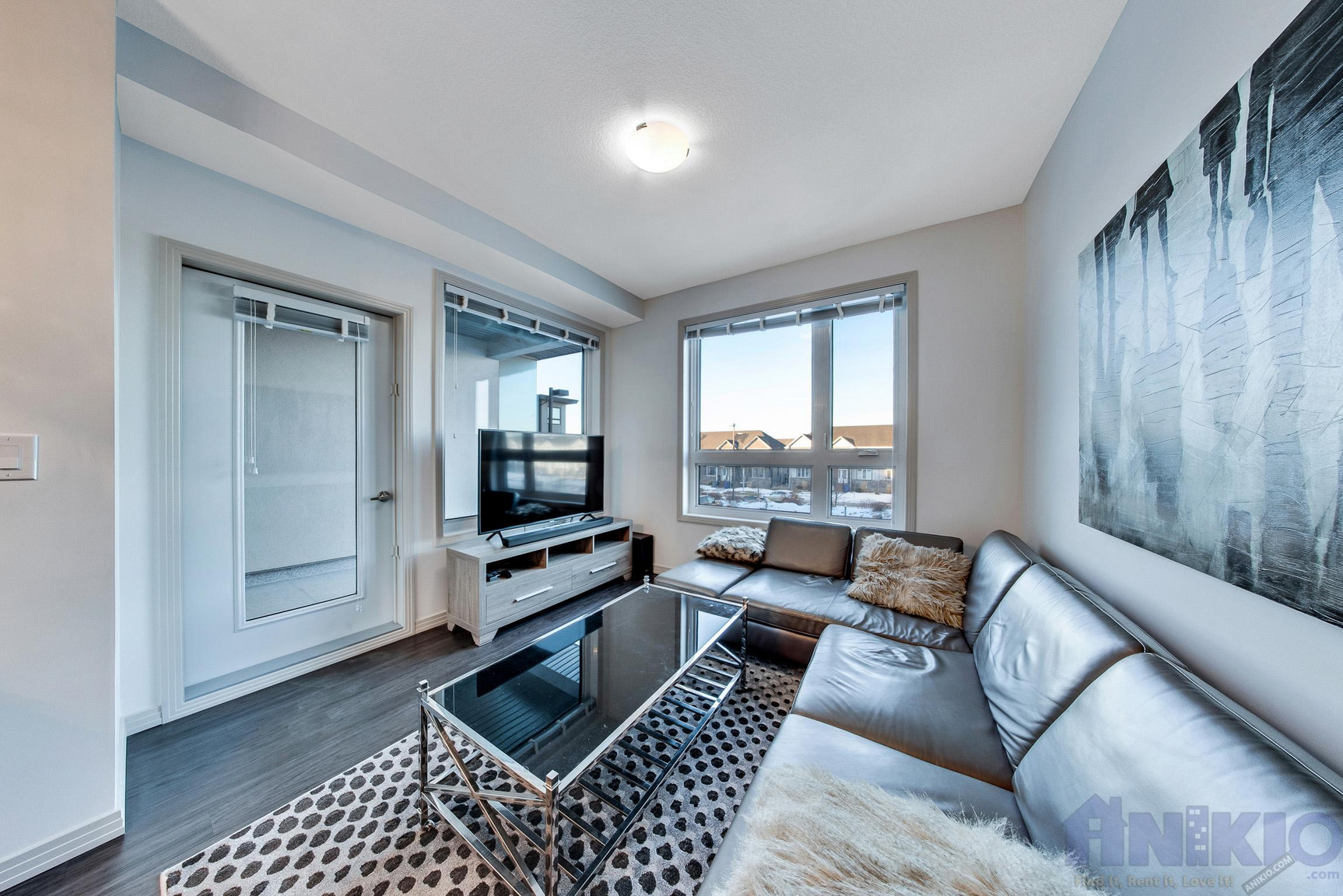 Modern Condo | 2 Bedrooms | 2 Bathrooms - Photo 8