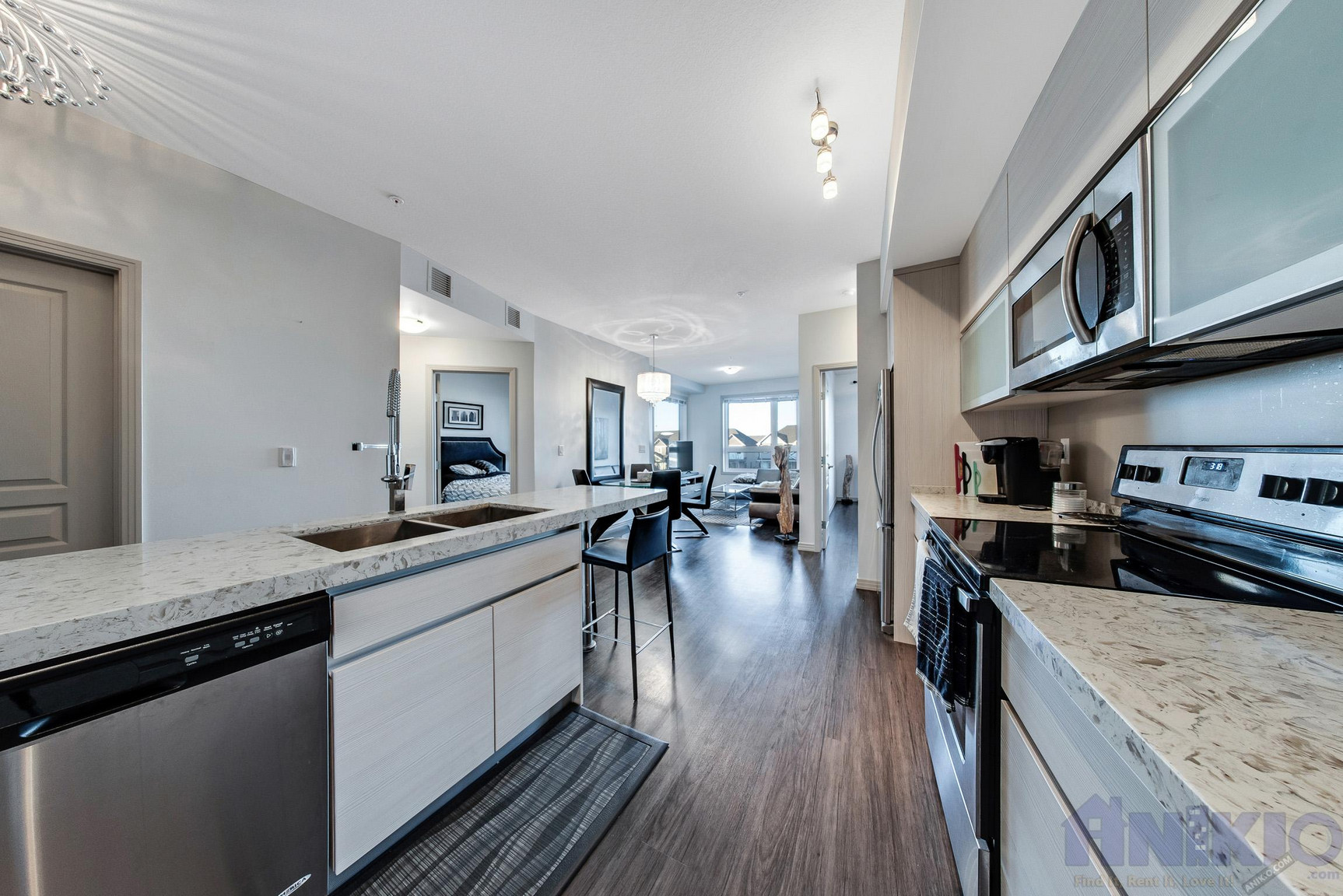 Modern Condo | 2 Bedrooms | 2 Bathrooms - Photo 13