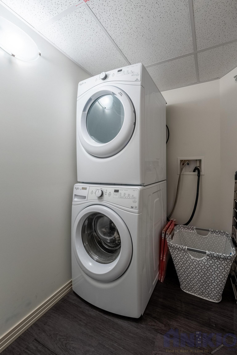 Modern Condo | 2 Bedrooms | 2 Bathrooms - Photo 16