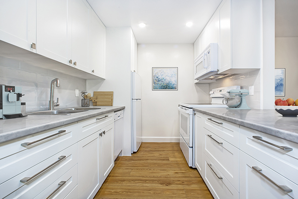 Park Towers Apartments - Photo 2