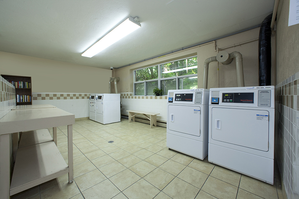 Park Towers Apartments - Photo 11