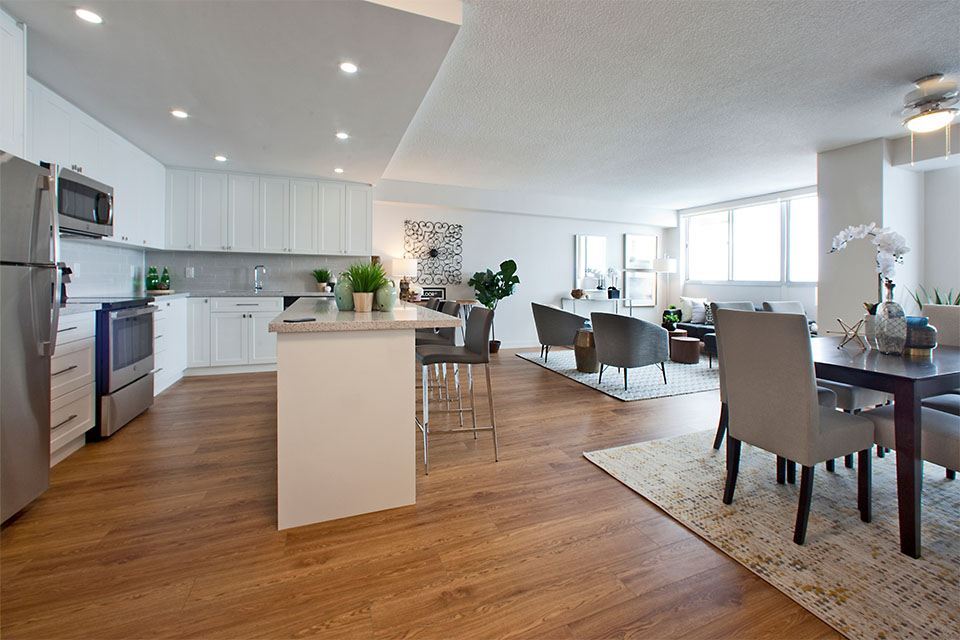 Royal Rose Apartments - Photo 2