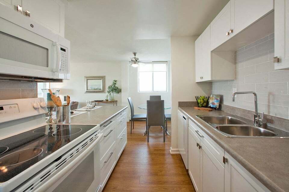 Concorde Apartments - Photo 2