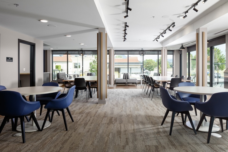 THE AMBROSI - Photo 28