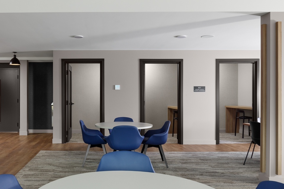 THE AMBROSI - Photo 29