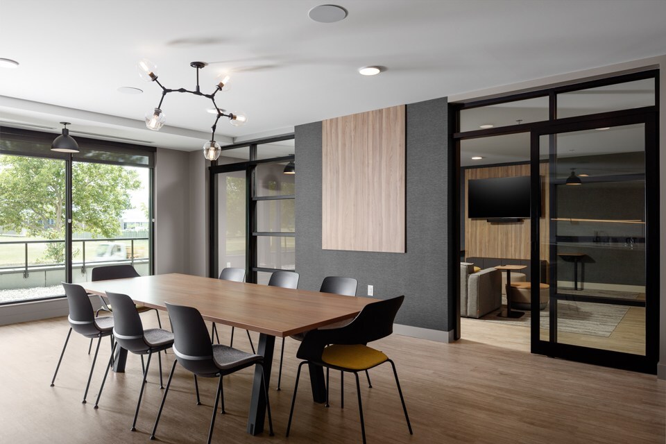 THE AMBROSI - Photo 31