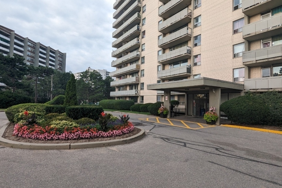 Village Tower - Photo 16