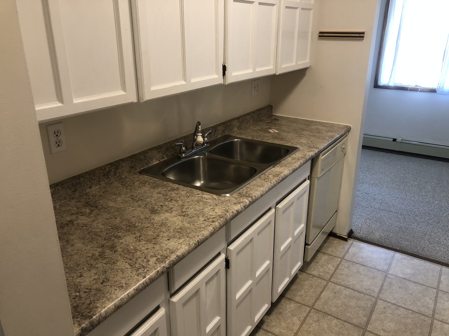 (PN 581) LARGE 2-ROOM SUITE! features an in-suite laundry! - Photo 3