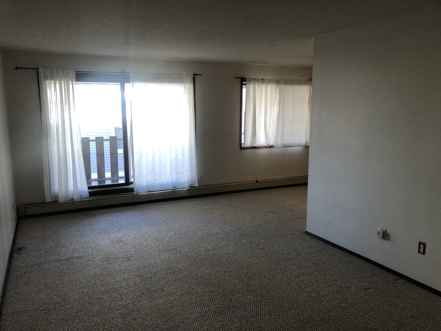 (PN 581) LARGE 2-ROOM SUITE! features an in-suite laundry! - Photo 5