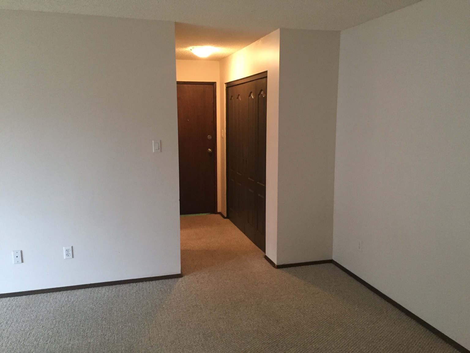 (PN 581) LARGE 2-ROOM SUITE! features an in-suite laundry! - Photo 10