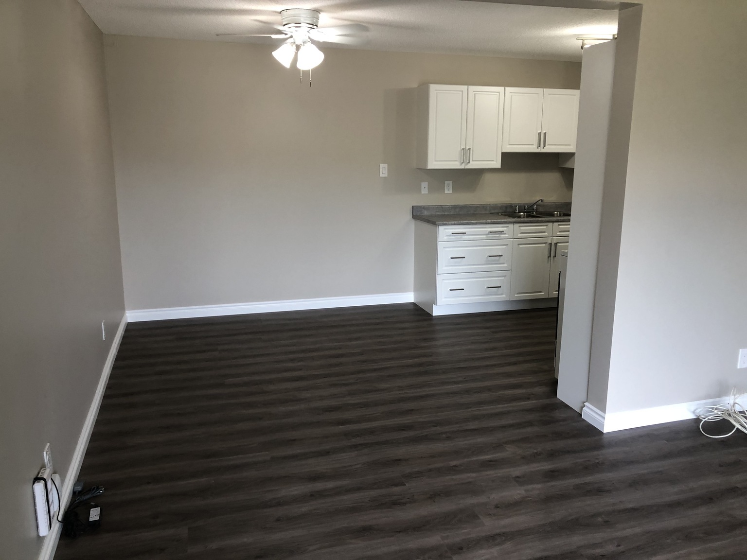 (PN 0872) FREE RENT! Spacious 2 bed 1 bath! Upgraded cabinets and countertops! Balcony! - Photo 7