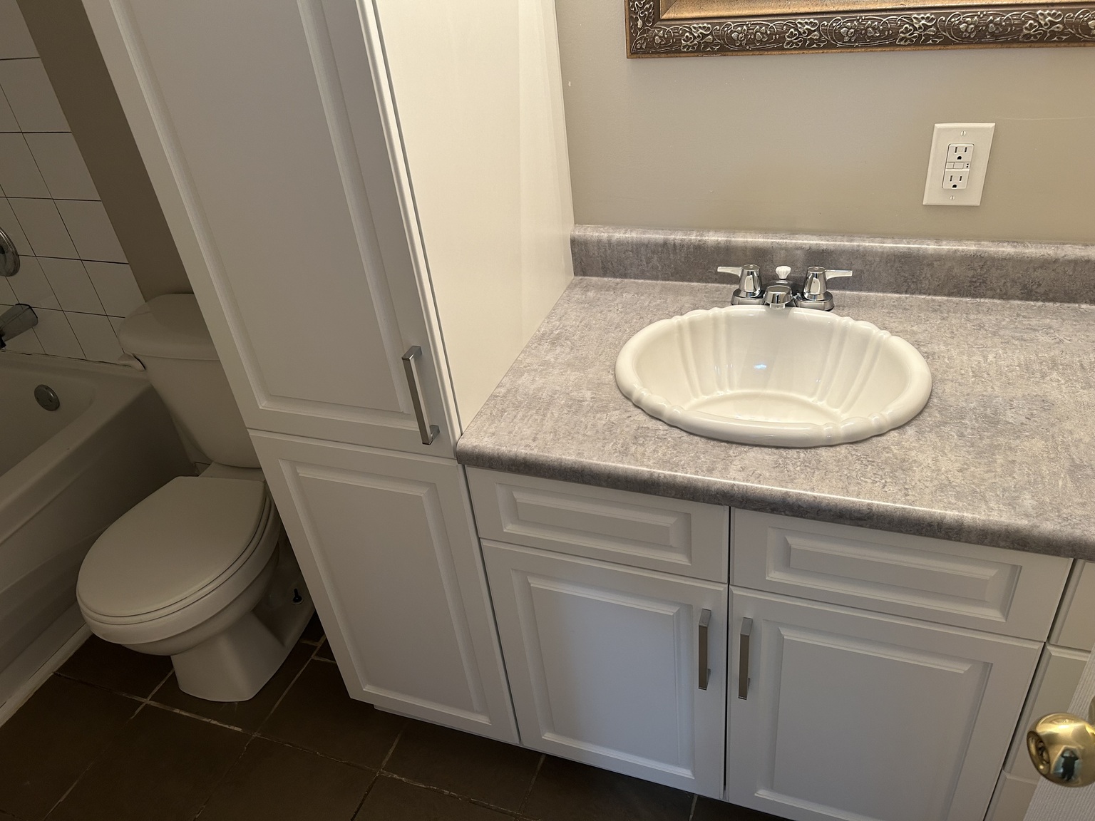 (PN 0872) FREE RENT! Spacious 2 bed 1 bath! Upgraded cabinets and countertops! Balcony! - Photo 10