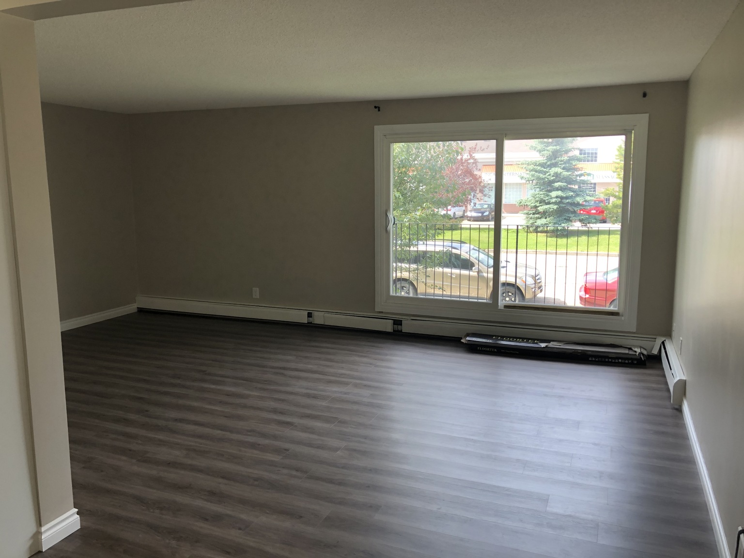 (PN 0872) FREE RENT! Spacious 2 bed 1 bath! Upgraded cabinets and countertops! Balcony! - Photo 11
