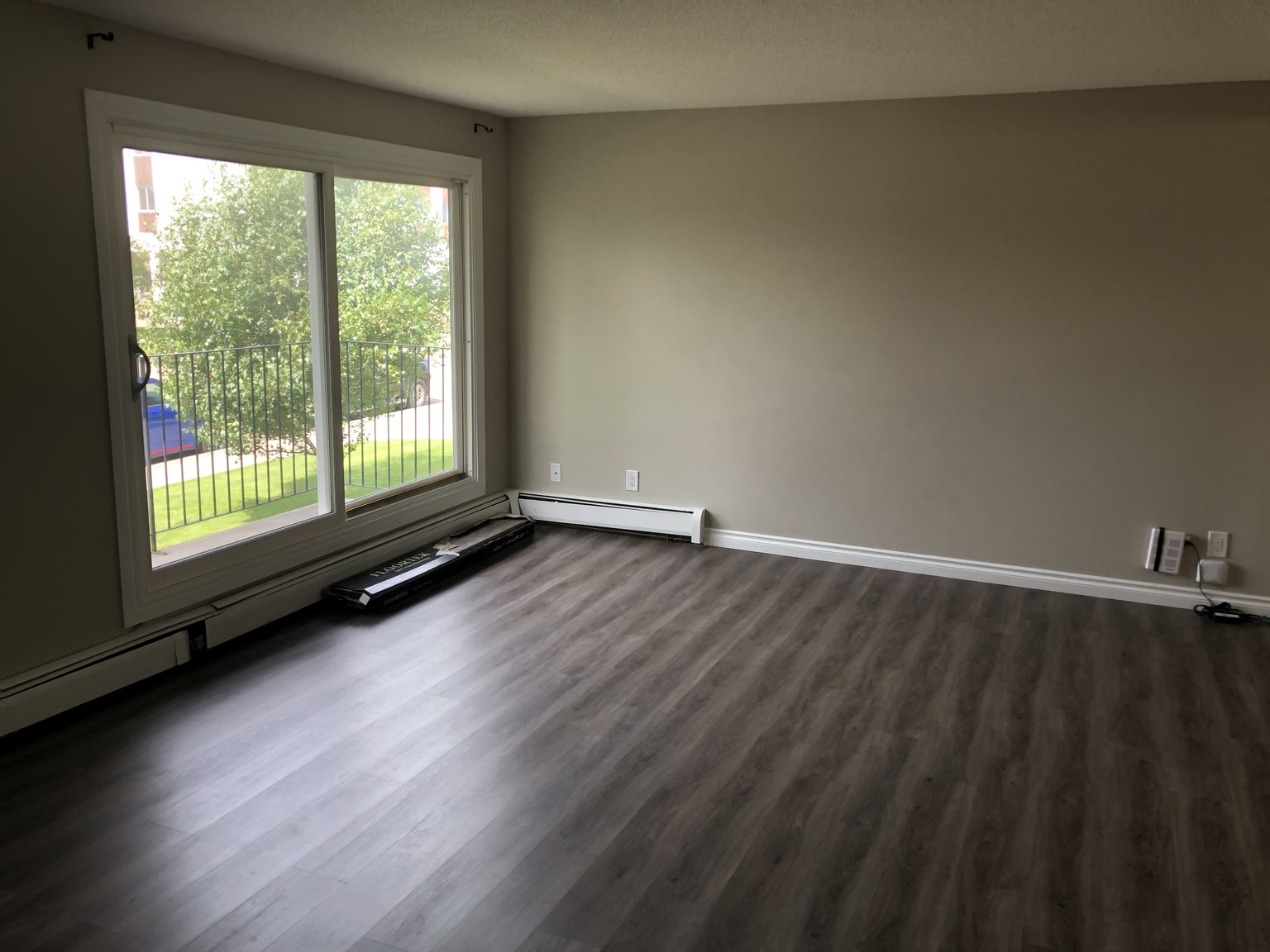 (PN 0872) FREE RENT! Spacious 2 bed 1 bath! Upgraded cabinets and countertops! Balcony! - Photo 13