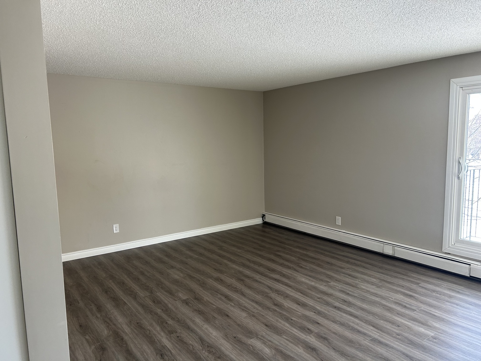 (PN 0872) FREE RENT! Spacious 2 bed 1 bath! Upgraded cabinets and countertops! Balcony! - Photo 14