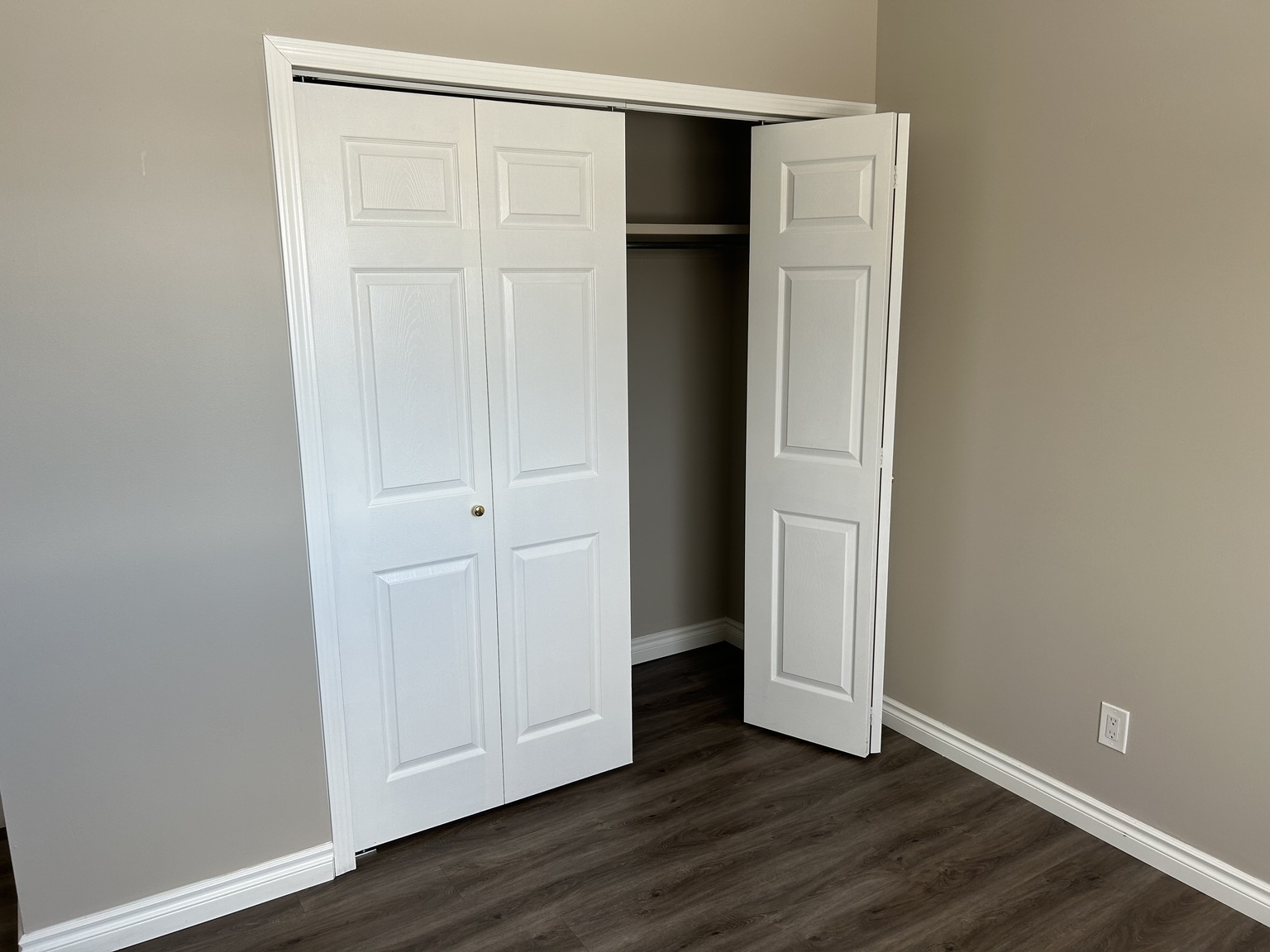 (PN 0872) FREE RENT! Spacious 2 bed 1 bath! Upgraded cabinets and countertops! Balcony! - Photo 22