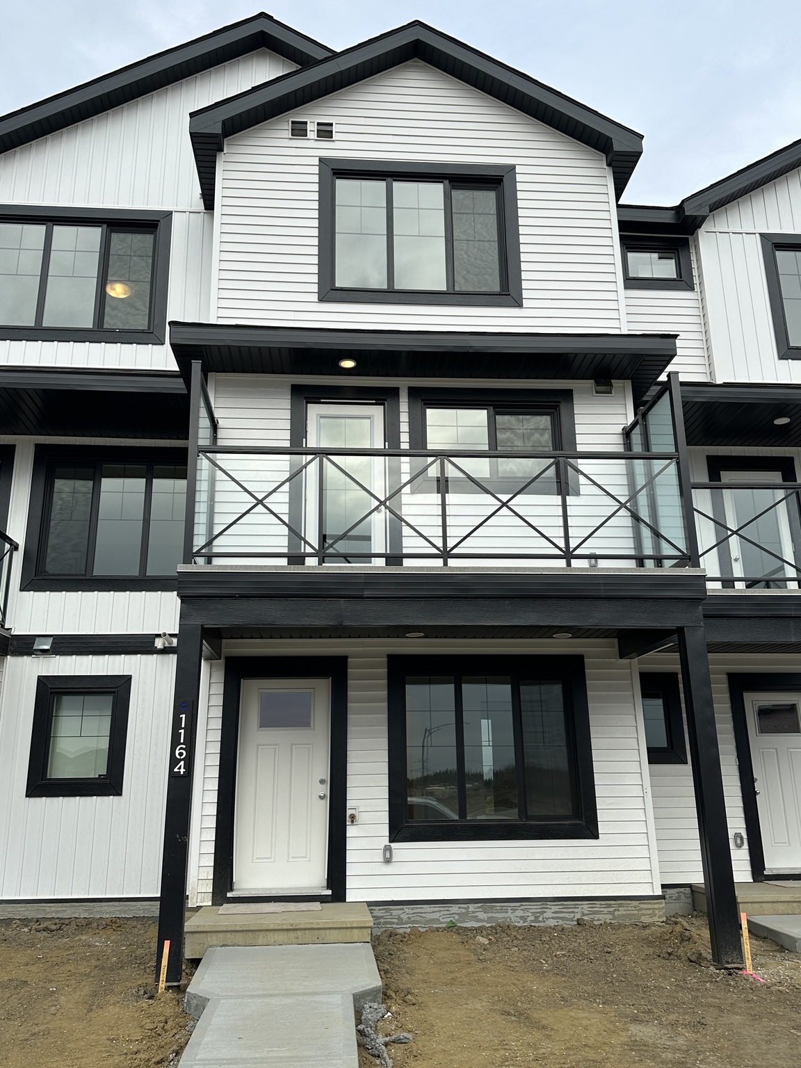 (PN 0053) Modern Living in the Heart of Aster - Brand New 2 Bed + Den Townhouse! - Photo 2