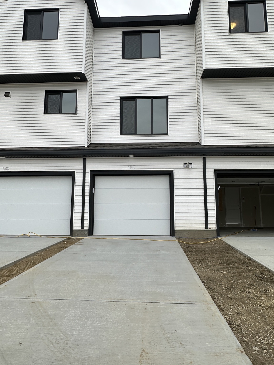 (PN 0053) Modern Living in the Heart of Aster - Brand New 2 Bed + Den Townhouse! - Photo 3