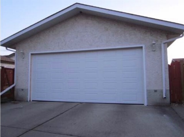 (PN1272-1)Huge Pet-Friendly Pet-Friendly 3 Bed, 1.5 Bath Main Floor Suite - Photo 3