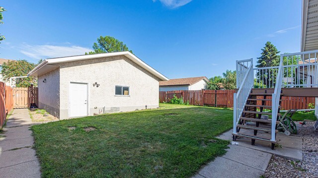 (PN1272-1)Huge Pet-Friendly Pet-Friendly 3 Bed, 1.5 Bath Main Floor Suite - Photo 6