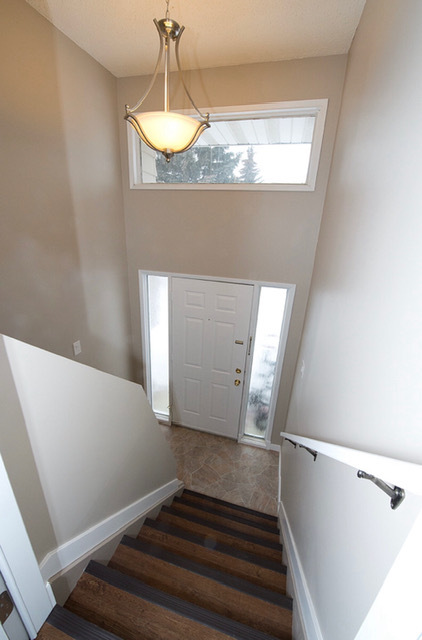 (PN1272-1)Huge Pet-Friendly Pet-Friendly 3 Bed, 1.5 Bath Main Floor Suite - Photo 9