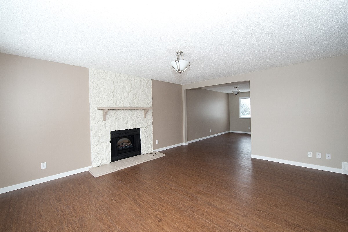 (PN1272-1)Huge Pet-Friendly Pet-Friendly 3 Bed, 1.5 Bath Main Floor Suite - Photo 19