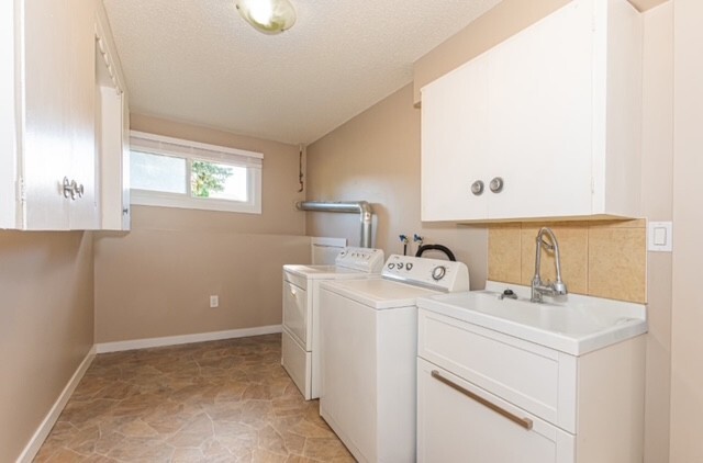 (PN1272-1)Huge Pet-Friendly Pet-Friendly 3 Bed, 1.5 Bath Main Floor Suite - Photo 38