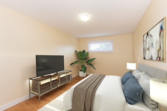 (PN1272-1)Huge Pet-Friendly Pet-Friendly 3 Bed, 1.5 Bath Main Floor Suite - Photo 42