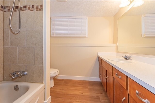 (PN1272-1)Huge Pet-Friendly Pet-Friendly 3 Bed, 1.5 Bath Main Floor Suite - Photo 48