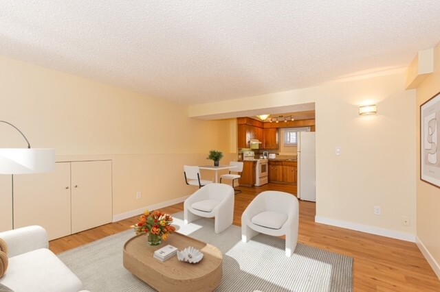 (PN1272-1)Huge Pet-Friendly Pet-Friendly 3 Bed, 1.5 Bath Main Floor Suite - Photo 54