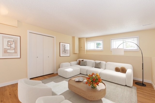 (PN1272-1)Huge Pet-Friendly Pet-Friendly 3 Bed, 1.5 Bath Main Floor Suite - Photo 56