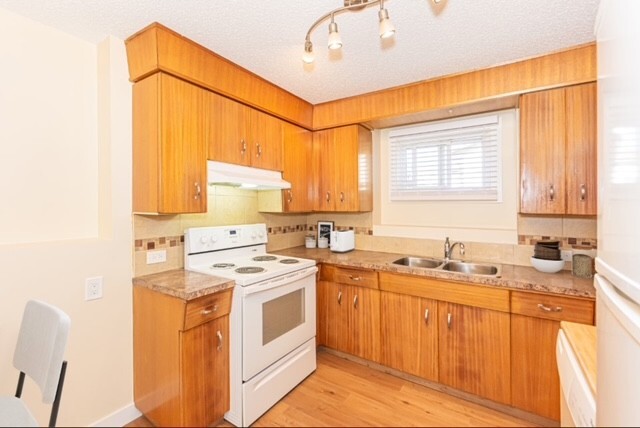(PN1272-1)Huge Pet-Friendly Pet-Friendly 3 Bed, 1.5 Bath Main Floor Suite - Photo 62