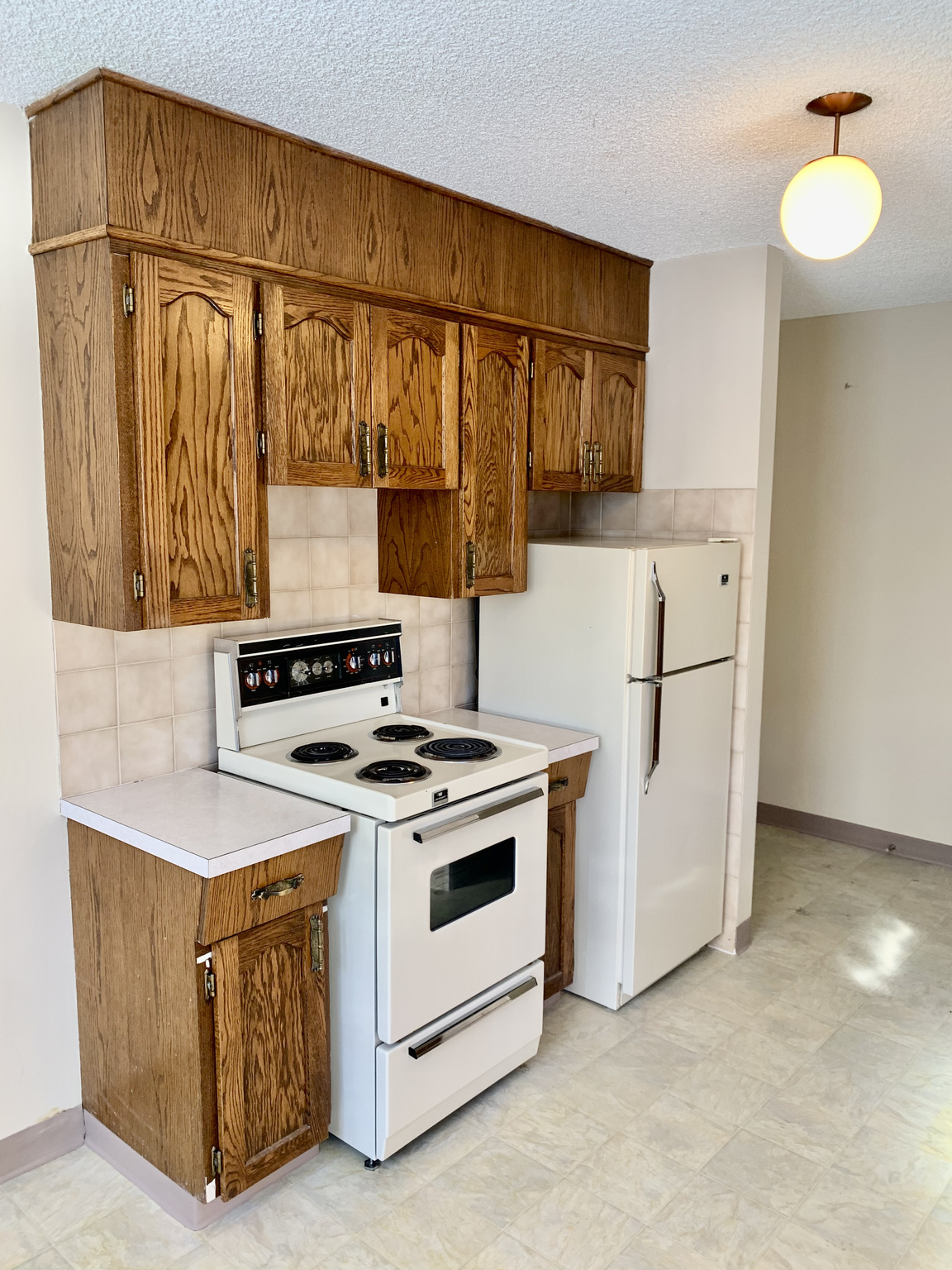 (PN 276-05) Upgraded 1-Bedroom Apartment in Quiet Character Building - Half Month Free Rent - Photo 10